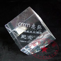 深圳水晶禮品定制服務 探索水晶內雕、獎杯制作與廠家直供